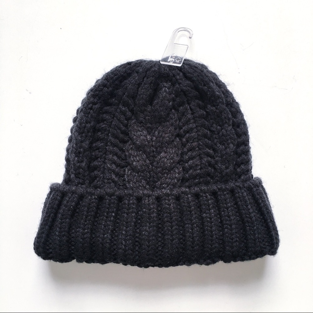 NWOT Black cable knit beanie